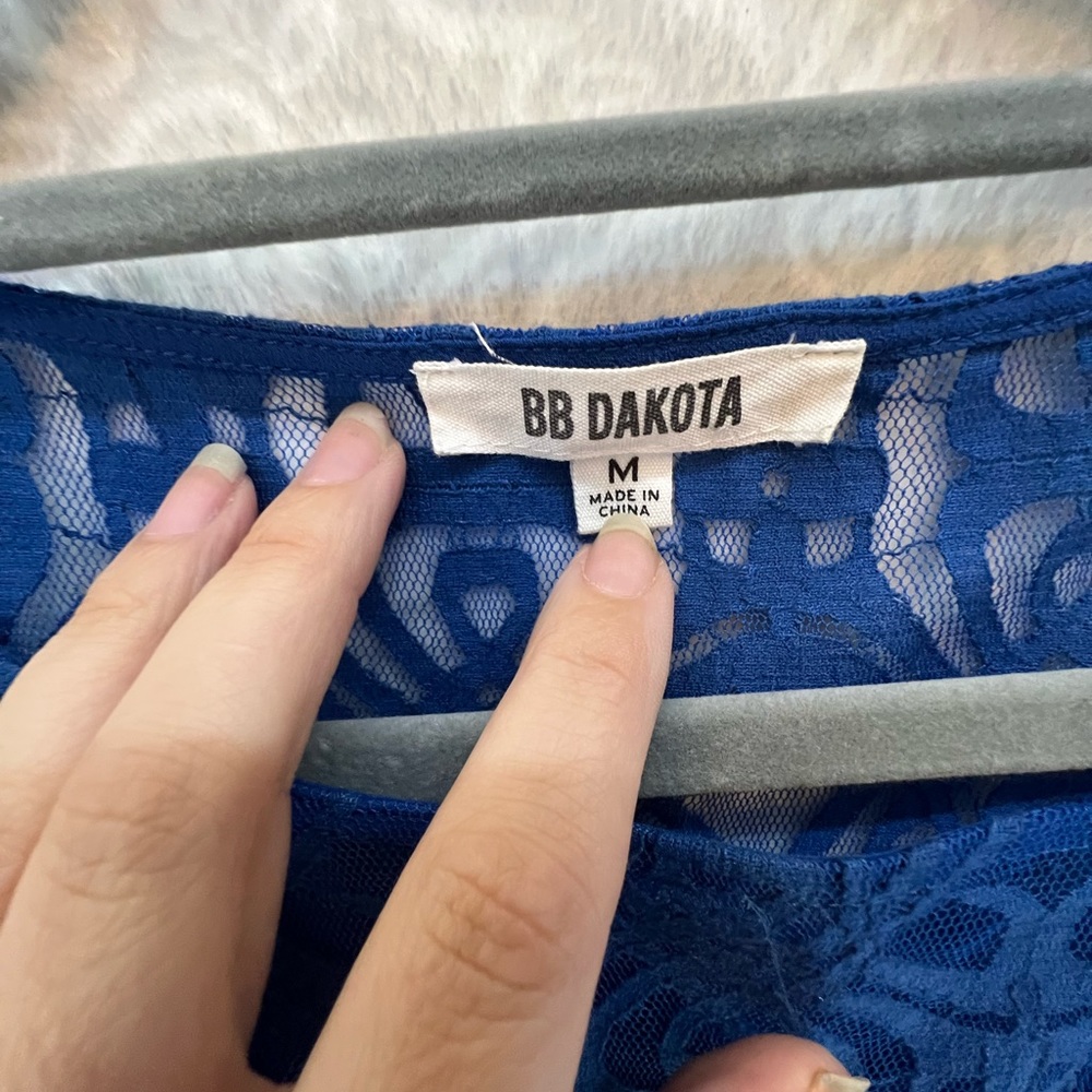THE BUCKLE BB DAKOTADRESS ROYAL BLUE LACE DETAIL FITS LIKE A M MEDIUM - Picture 3 of 6